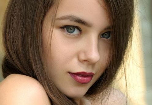 世界對(duì)于面部豐滿的女性并不友好