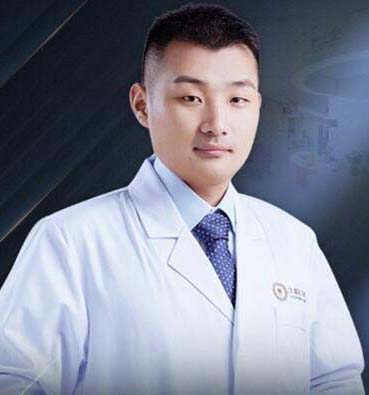 王亮