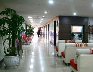 北京星美醫(yī)療美容門診部做假體豐胸使用的什么材料？假體豐胸的優(yōu)點是什么？