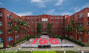 福建醫(yī)科大學(xué)附屬協(xié)和醫(yī)院整形激光美容中心做自體軟骨隆鼻效果怎么樣？有風(fēng)險(xiǎn)嗎？