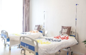 南京美范整形美容診所激光祛眼袋效果如何？激光祛眼袋價格多少錢？
