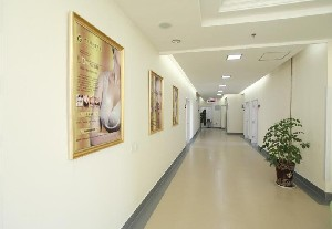 青島元美醫(yī)療美容做激光祛眼袋適合哪些人做？術(shù)后如何護(hù)理？