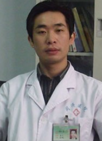 　　彭志勇，鄭州美緣整形美容醫(yī)院主治醫(yī)師  　　彭志勇醫(yī)生簡(jiǎn)介：  　　彭志勇，是一位有著30年從醫(yī)經(jīng)驗(yàn)、獨(dú)到審美眼光、精湛整形技藝的時(shí)尚藝術(shù)整形醫(yī)生，曾為多位港澳臺(tái)明星整形，歷屆大韓民國(guó)整形外科學(xué)術(shù)研討會(huì)特邀醫(yī)生，韓國(guó)醫(yī)院特邀醫(yī)生，失敗整形修復(fù)醫(yī)生，每年前往韓國(guó)和的整形醫(yī)生做研討交流。  　　擅長(zhǎng)領(lǐng)域自體脂肪移植，“3D動(dòng)感豐胸、面部年輕化、面部輪廓塑造”等整形手術(shù)，創(chuàng)立的“六維立體藝術(shù)面雕”技術(shù)，結(jié)合“醫(yī)學(xué)、美學(xué)、相學(xué)"融入藝術(shù)美雕技術(shù)，代表了目前國(guó)內(nèi)乃到整形的較高水平。  　　彭志勇社會(huì)職務(wù)/榮譽(yù)：  　　超級(jí)激光整形美容創(chuàng)意發(fā)明人  　　國(guó)光激光技術(shù)研究開發(fā)中心臨床培訓(xùn)導(dǎo)師  　　中國(guó)激光美容技術(shù)和激光美容文化的重要倡導(dǎo)者  　　國(guó)際皮膚激光美容醫(yī)生  　　亞洲皮膚醫(yī)學(xué)激光美容醫(yī)生  　　面部童顏緊膚術(shù)激光內(nèi)雕創(chuàng)始人  　　首屆國(guó)際整形美容節(jié)“有影響力的激光醫(yī)學(xué)美容醫(yī)生”  　　彭志勇擅長(zhǎng)項(xiàng)目：  　　面部精細(xì)手術(shù)，面部童顏緊膚術(shù)、形體雕塑，激光整形美容手術(shù)，精細(xì)修復(fù)術(shù)。