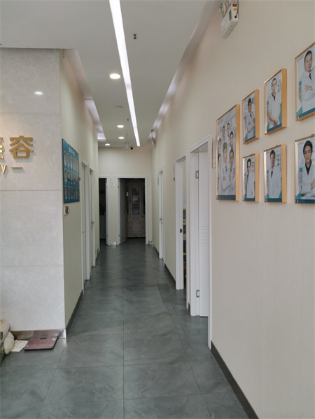 廣州鉑醫(yī)昂方醫(yī)療美容門診部_醫(yī)院走廊