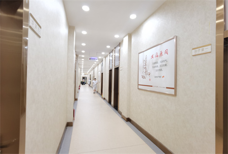 北京十優(yōu)醫(yī)療美容門(mén)診部 _醫(yī)院走廊