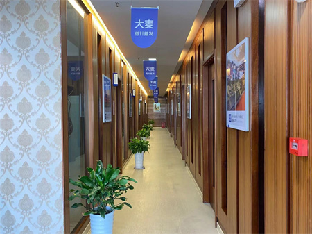 揚(yáng)州大麥植發(fā)醫(yī)療美容診所_走廊