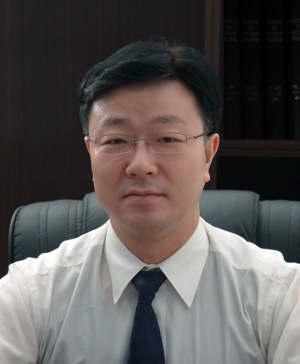 崔起榮.jpg