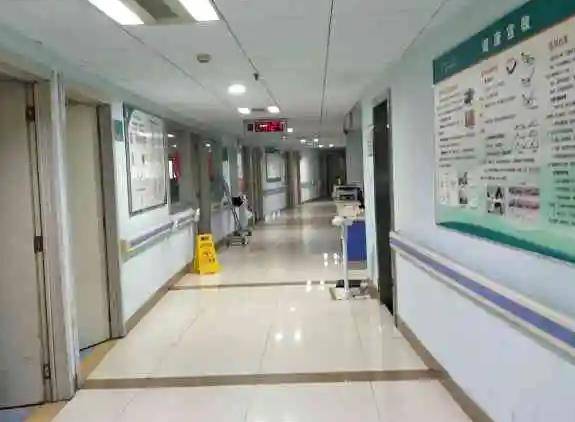 襄陽市第一人民醫(yī)院整形外科_醫(yī)院走廊