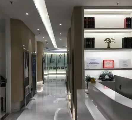 武漢欣美薈醫(yī)療美容門(mén)診部_醫(yī)院走廊