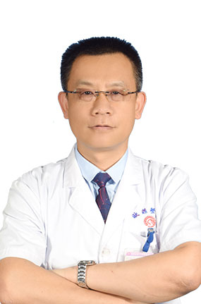 何強